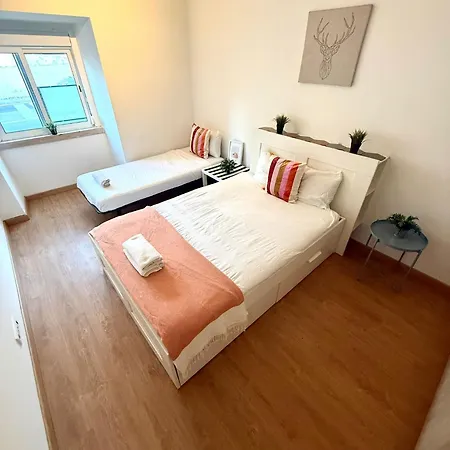 Soares New Flats, * リスボン