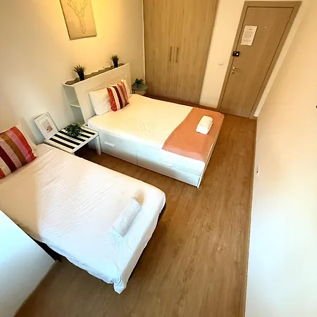 Soares New Flats, アパート *